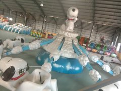 新型游樂設(shè)備“飛天史努比”受到更多孩子們的喜愛